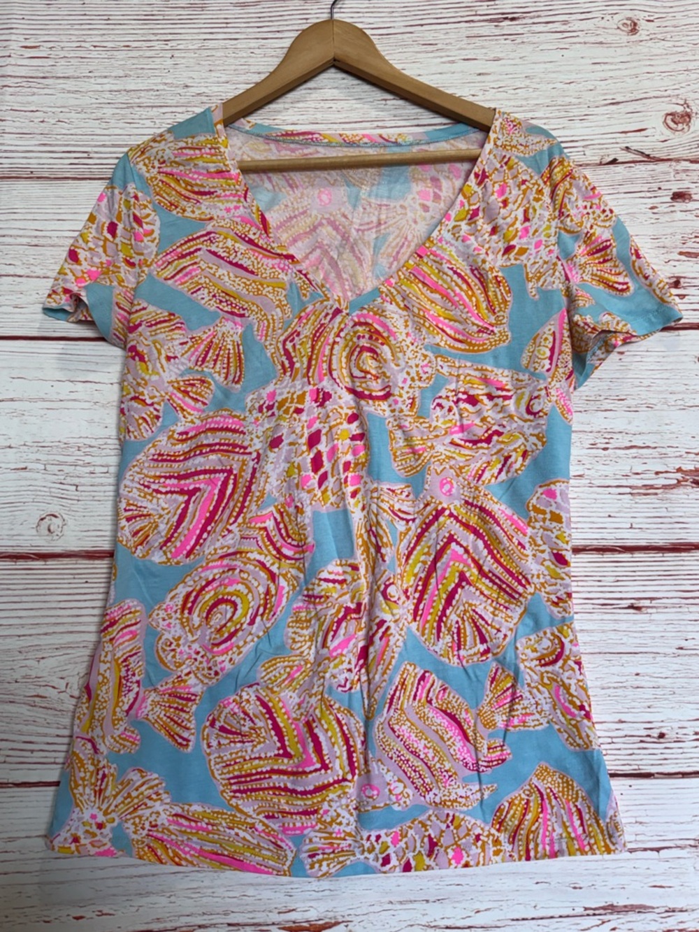 Lilly Pulitzer Michele V Neck Tee in Breakwater Blue Tini Bikini Sz M - Picture 2 of 6